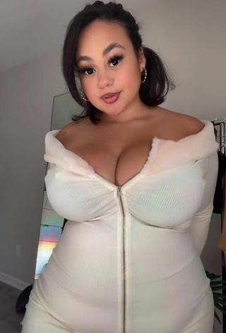 3. Adorable Phaith Montoya Shows Cleavage and Bouncing Tits