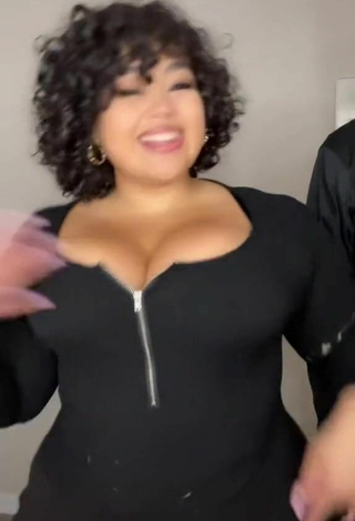 2. Amazing Phaith Montoya Shows Cleavage and Bouncing Boobs