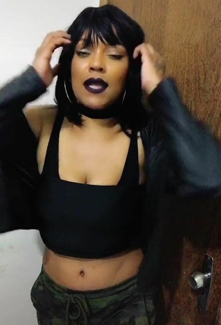 Sultry Priscila Beatrice Shows Cleavage in Black Crop Top