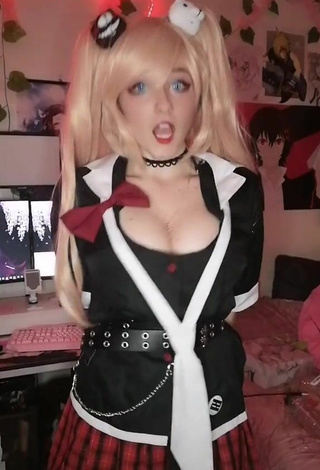 Alluring Ryn GamerGirl Egirl Shows Cosplay and Bouncing Tits