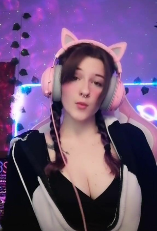 6. Hot Ryn GamerGirl Egirl Shows Cleavage in Black Top