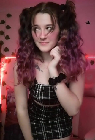 5. Sexy Ryn GamerGirl Egirl Shows Cleavage in Checkered Crop Top