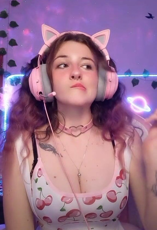 Luscious Ryn GamerGirl Egirl Shows Cleavage in Top