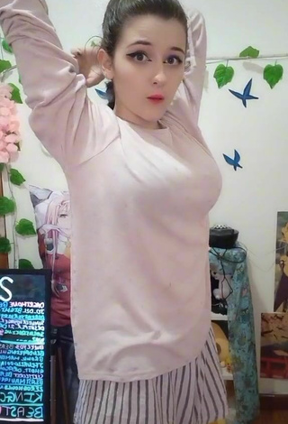 2. Alluring Ryn GamerGirl Egirl Shows Cleavage and Bouncing Boobs