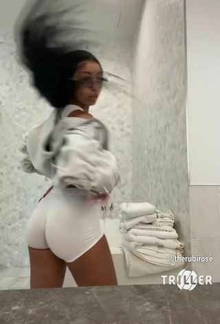 2. Sultry Rubi Rose Shows Big Butt while Twerking