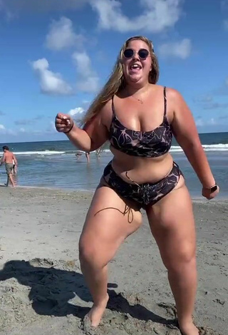 3. Amazing Sam Paige in Hot Bikini at the Beach and Bouncing Boobs