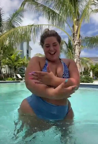 4. Alluring Sam Paige Shows Cleavage in Erotic Bikini at the Pool and Bouncing Boobs