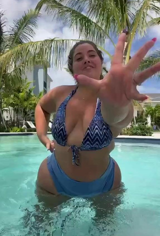 6. Alluring Sam Paige Shows Cleavage in Erotic Bikini at the Pool and Bouncing Boobs