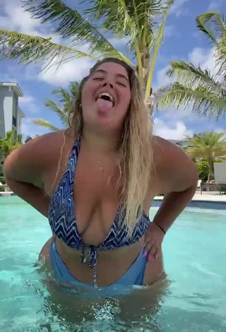 3. Wonderful Sam Paige Shows Cleavage in Bikini at the Swimming Pool and Bouncing Boobs