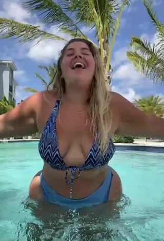 6. Wonderful Sam Paige Shows Cleavage in Bikini at the Swimming Pool and Bouncing Boobs