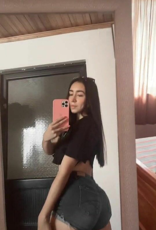 Sexy Shailyn Garzón Merchán Shows Big Butt