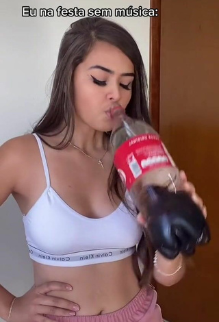 2. Sweetie Tamiria Rodrigues in White Sport Bra and Bouncing Boobs