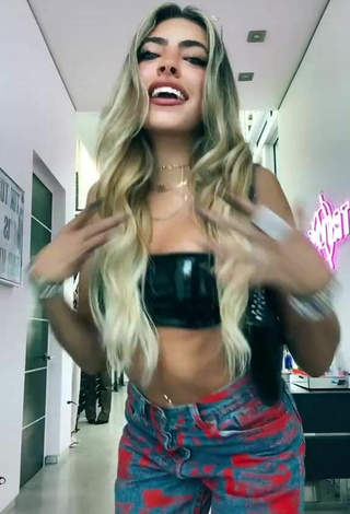 5. Beautiful Valeria Arguelles Shows Cleavage in Sexy Crop Top