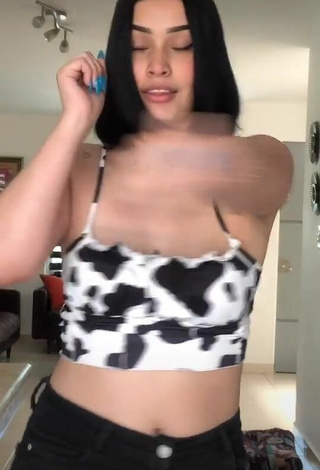 2. Sexy Valeria Figueroa in Crop Top