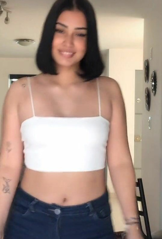 2. Hottie Valeria Figueroa in White Crop Top