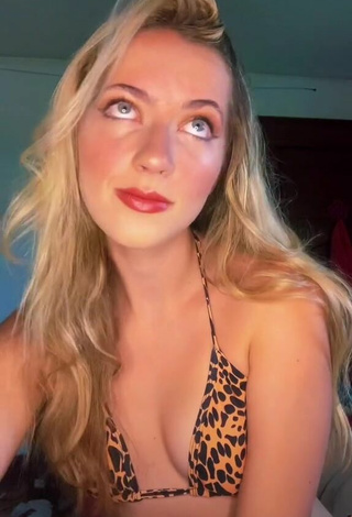 3. Sultry Vikavids Shows Cleavage in Leopard Bikini Top