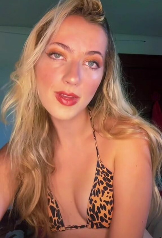 4. Sultry Vikavids Shows Cleavage in Leopard Bikini Top