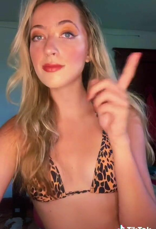 6. Sultry Vikavids Shows Cleavage in Leopard Bikini Top