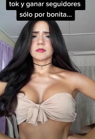 2. Wonderful Violetta Ortiz Shows Cleavage in Beige Crop Top