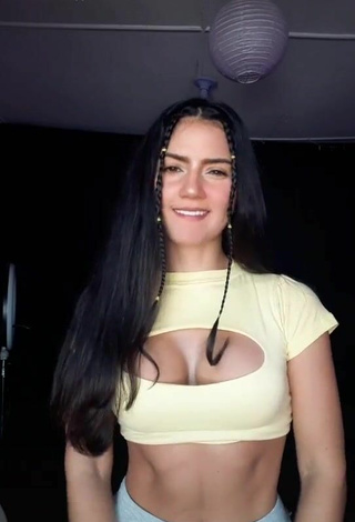 Sensual Violetta Ortiz Shows Cleavage in Crop Top