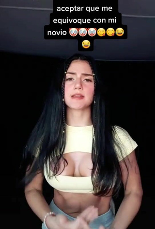 3. Sexy Violetta Ortiz Shows Cleavage in Crop Top