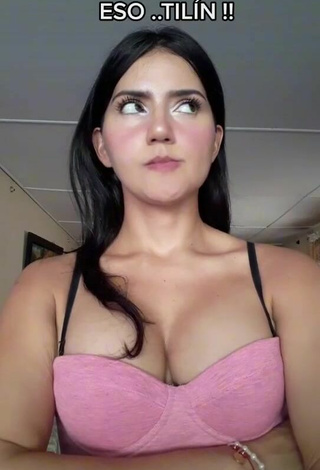 Hottie Violetta Ortiz Shows Cleavage and Bouncing Tits