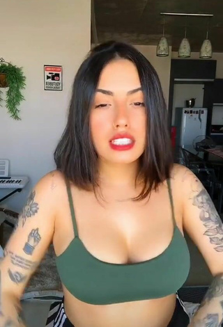 2. Sexy Vitoria Marcilio Shows Cleavage in Green Crop Top and Bouncing Boobs