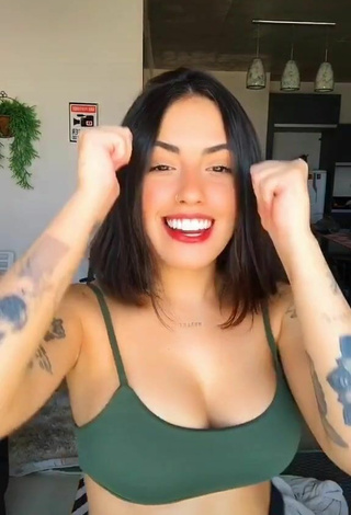 4. Sexy Vitoria Marcilio Shows Cleavage in Green Crop Top and Bouncing Boobs