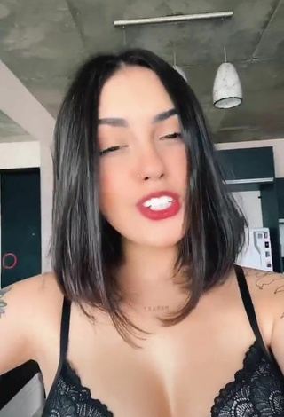 2. Sexy Vitoria Marcilio Shows Cleavage in Black Bra