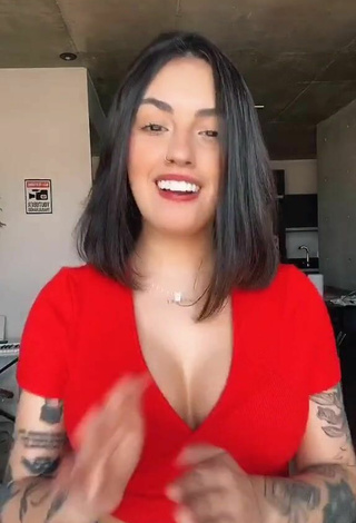 2. Sweet Vitoria Marcilio Shows Cleavage in Cute Red Crop Top