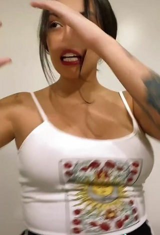 3. Amazing Vitoria Marcilio Shows Cleavage in Hot Crop Top and Bouncing Breasts