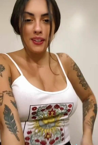 4. Amazing Vitoria Marcilio Shows Cleavage in Hot Crop Top and Bouncing Breasts