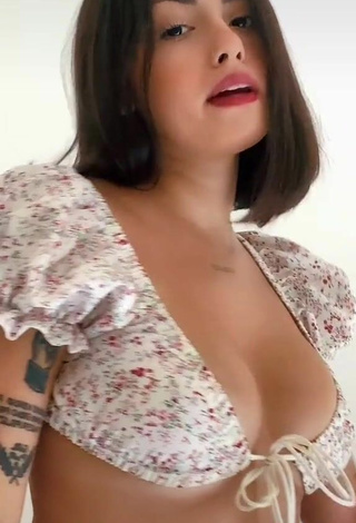 4. Sultry Vitoria Marcilio Shows Cleavage in Floral Crop Top and Bouncing Boobs