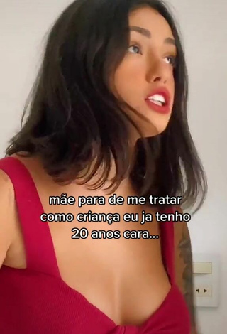 2. Sweetie Vitoria Marcilio Shows Cleavage in Red Crop Top and Bouncing Tits