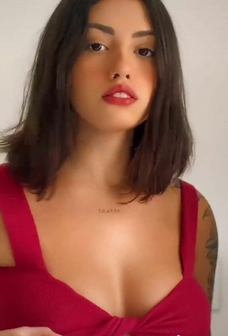 5. Sweetie Vitoria Marcilio Shows Cleavage in Red Crop Top and Bouncing Tits