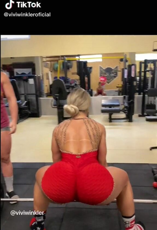 Gorgeous Vivi Winkler Shows Butt in the Sports Club