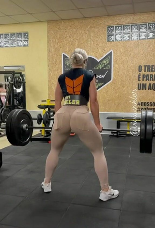 4. Fine Vivi Winkler Shows Big Butt in the Sports Club