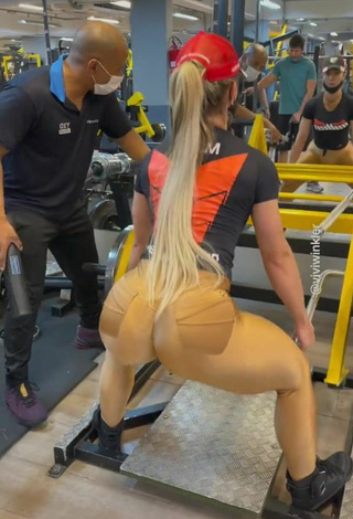 3. Seductive Vivi Winkler Shows Big Butt in the Sports Club while doing Fitness Exercises