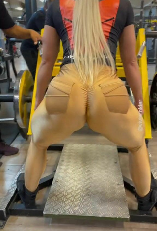 4. Seductive Vivi Winkler Shows Big Butt in the Sports Club while doing Fitness Exercises