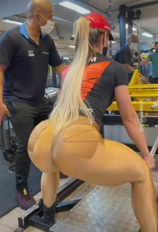 5. Seductive Vivi Winkler Shows Big Butt in the Sports Club while doing Fitness Exercises