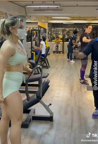 3. Hot Vivi Winkler Shows Cleavage in Crop Top in the Sports Club