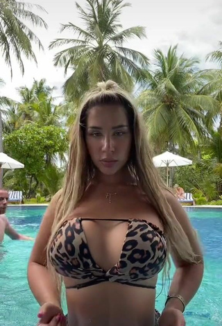 2. Hot MIRAVI Shows Cleavage in Leopard Bikini Top at the Pool