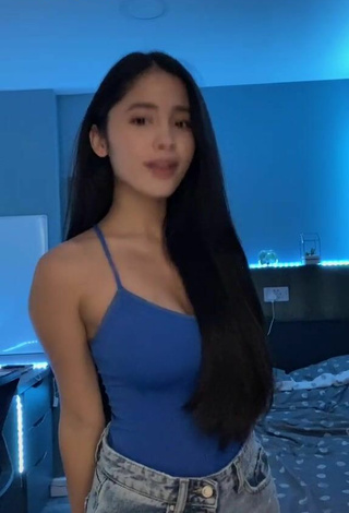 Titillating Aaliyah De Gracia in Blue Top