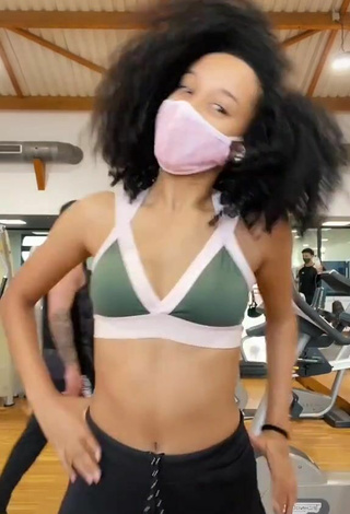 Luscious Aina da Silva in Sport Bra in the Sports Club