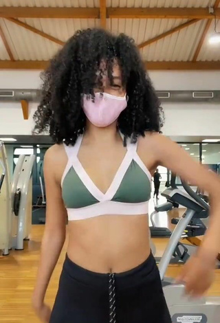 3. Luscious Aina da Silva in Sport Bra in the Sports Club