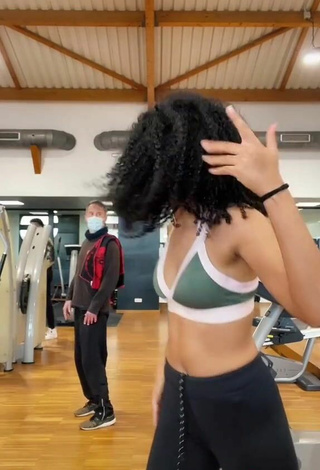 5. Luscious Aina da Silva in Sport Bra in the Sports Club