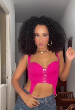 2. Beautiful Aina da Silva Shows Cleavage in Sexy Pink Crop Top