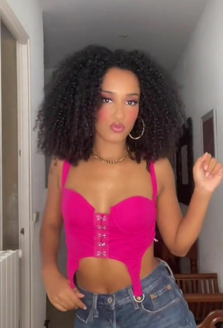 3. Beautiful Aina da Silva Shows Cleavage in Sexy Pink Crop Top