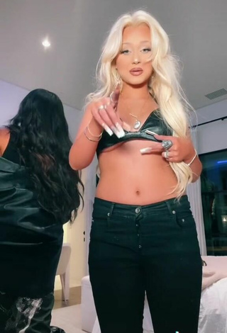 5. Erotic Alabama Barker in Black Bra (Underboob)