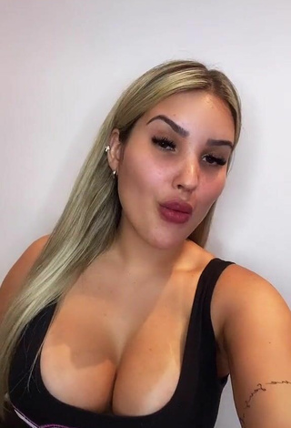 Alannis Proença Demonstrates Sweet Cleavage